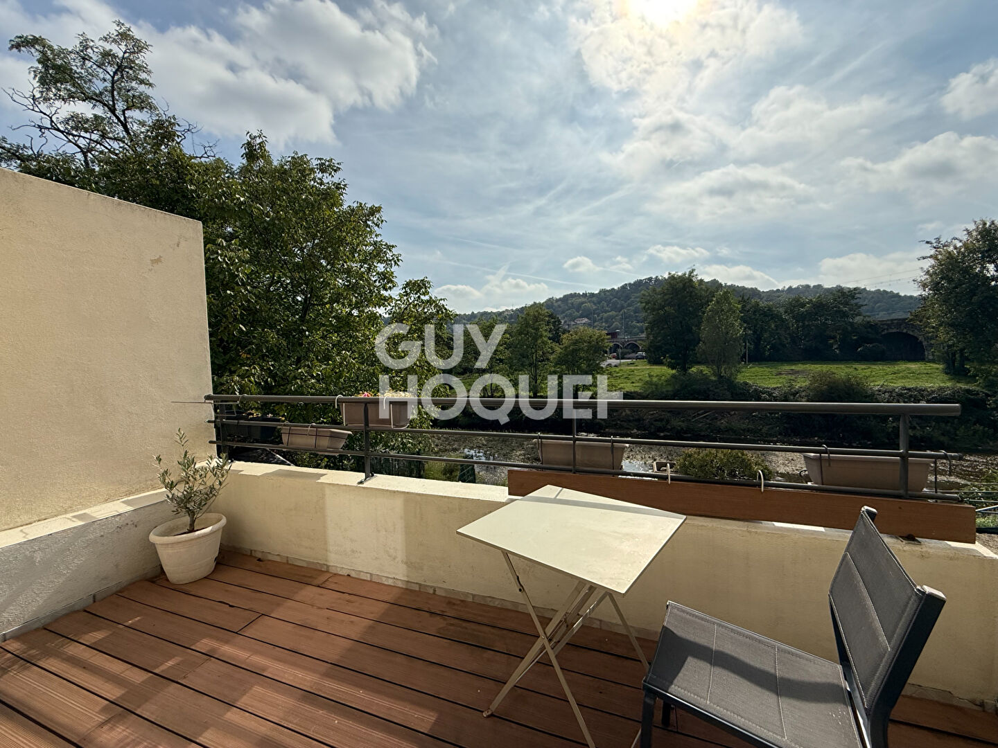 Maison mitoyenne récente  avec jardin à GIVORS centre