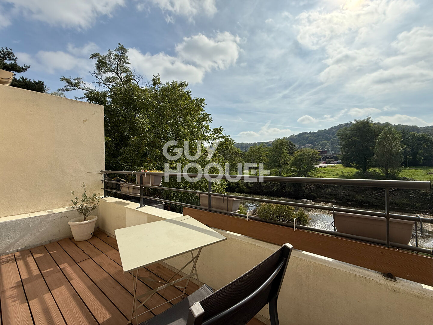 Maison mitoyenne récente  avec jardin à GIVORS centre