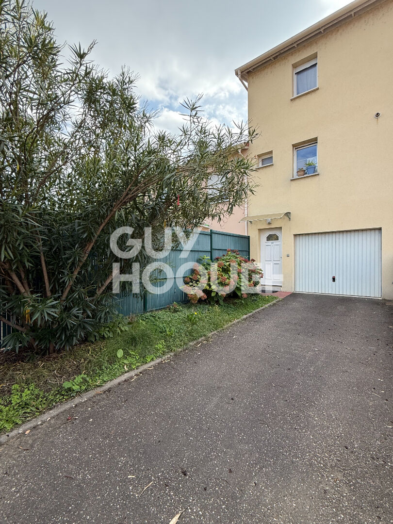 Maison mitoyenne récente  avec jardin à GIVORS centre