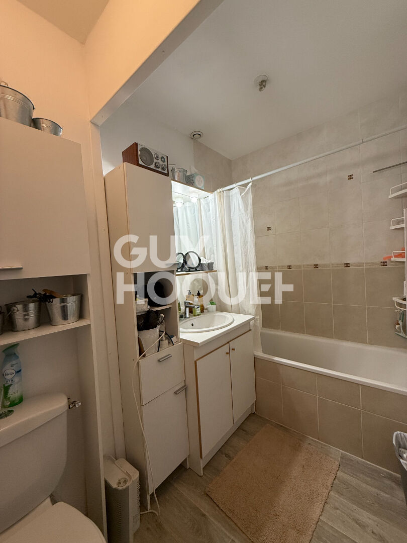 Maison mitoyenne récente  avec jardin à GIVORS centre