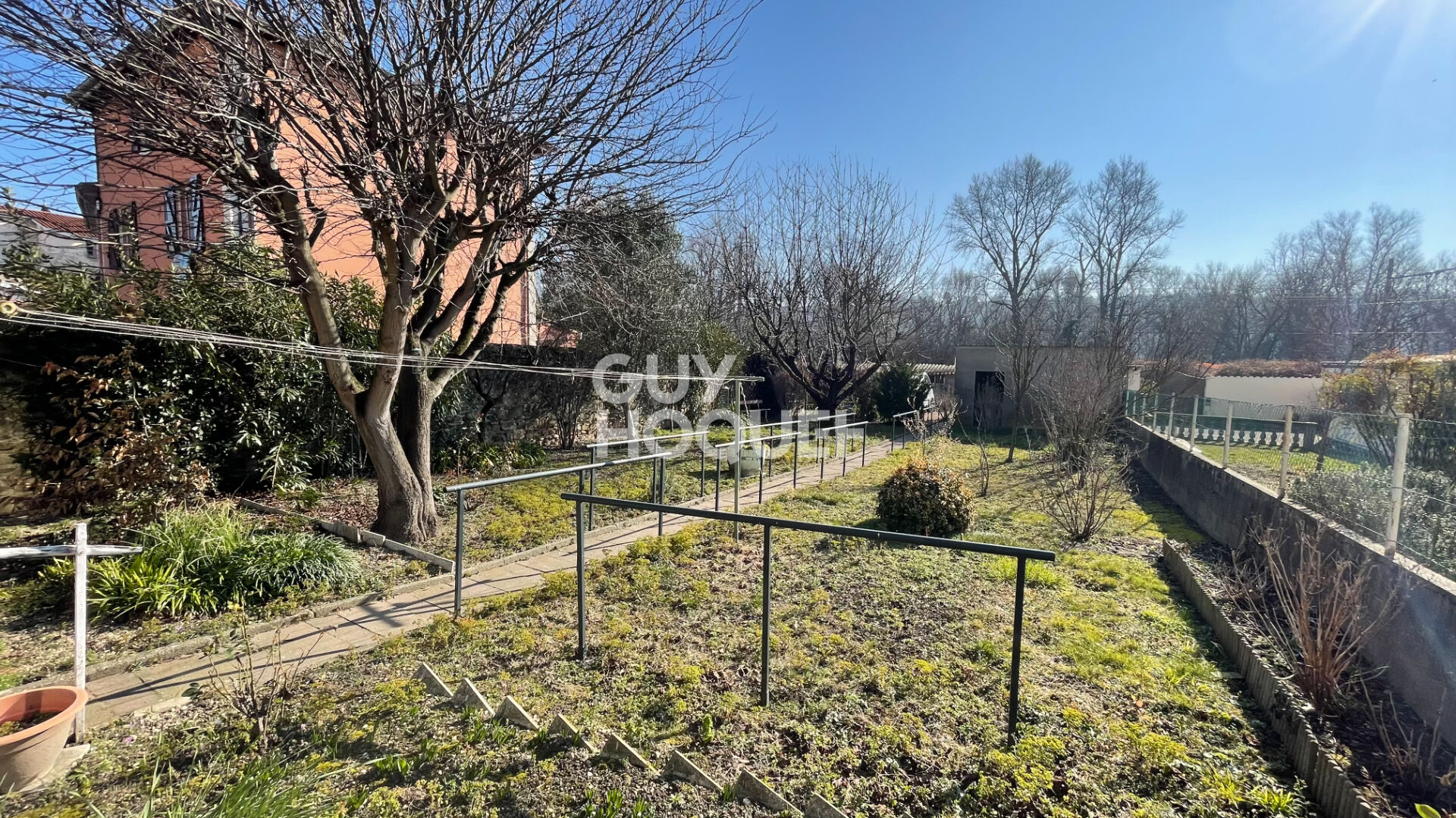 Agréable maison de ville sur la commune de Grigny de 85 m² avec véranda et jardin