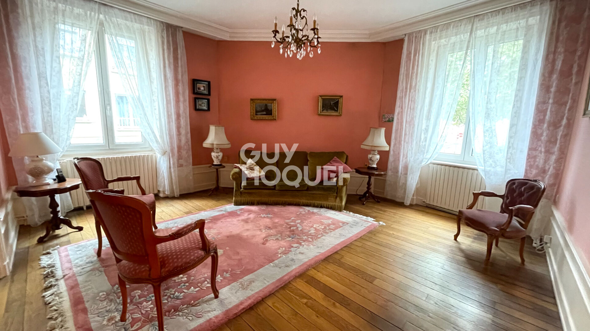 Immeuble - Maison de ville d'environ 252,45 m2 sur la commune de GIVORS A RENOVER