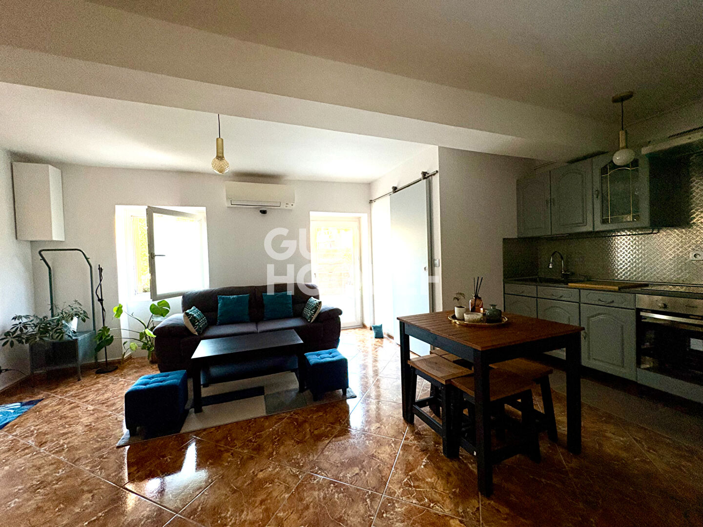 Coquet appartement de type T3 avec une belle terrasse de plus de 15 m² et une cave