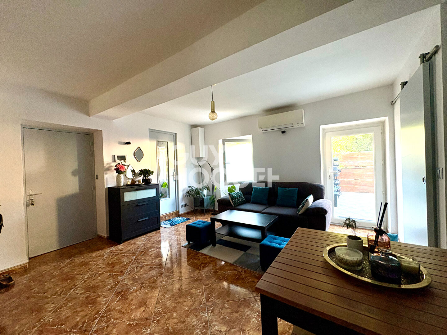Coquet appartement de type T3 avec une belle terrasse de plus de 15 m² et une cave