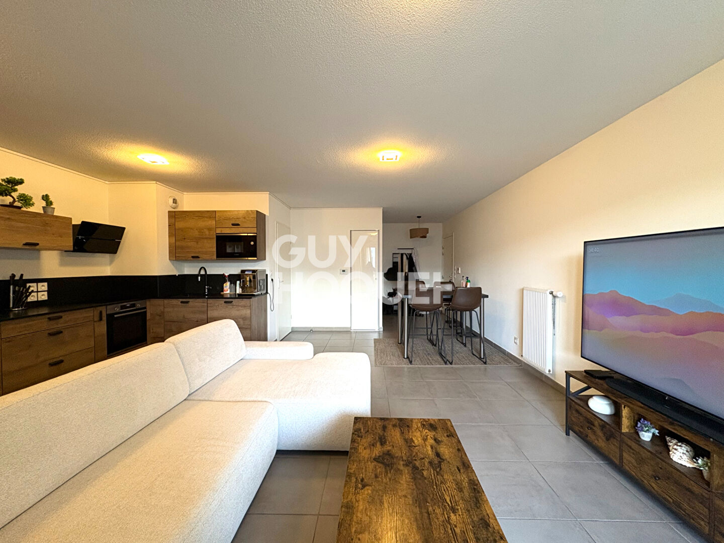 Bel appartement T4 dans une résidence récente et sécurisée avec balcon et garage.