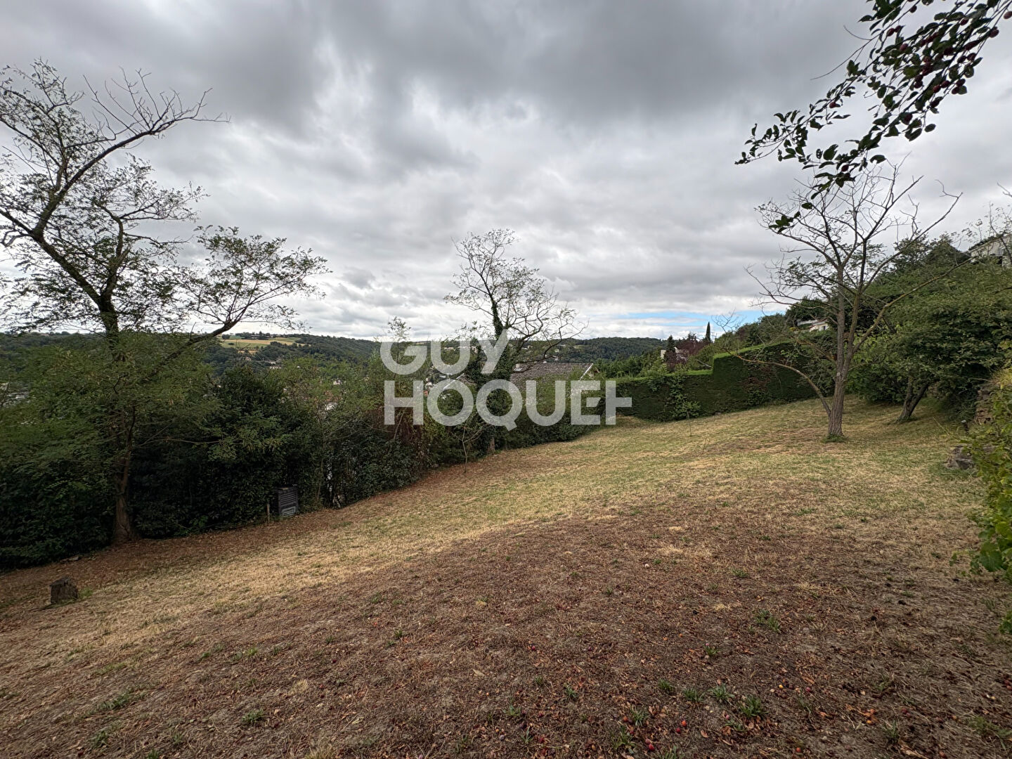 GIVORS MONTROND : Maison individuelle T4 - sous sol de 100m² - vue dégagée - plus de 1 500 m² de terrain