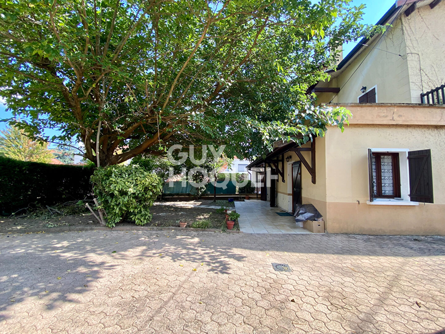 Maison à rafraichir de 118 m² à Givors, proche écoles et commerces