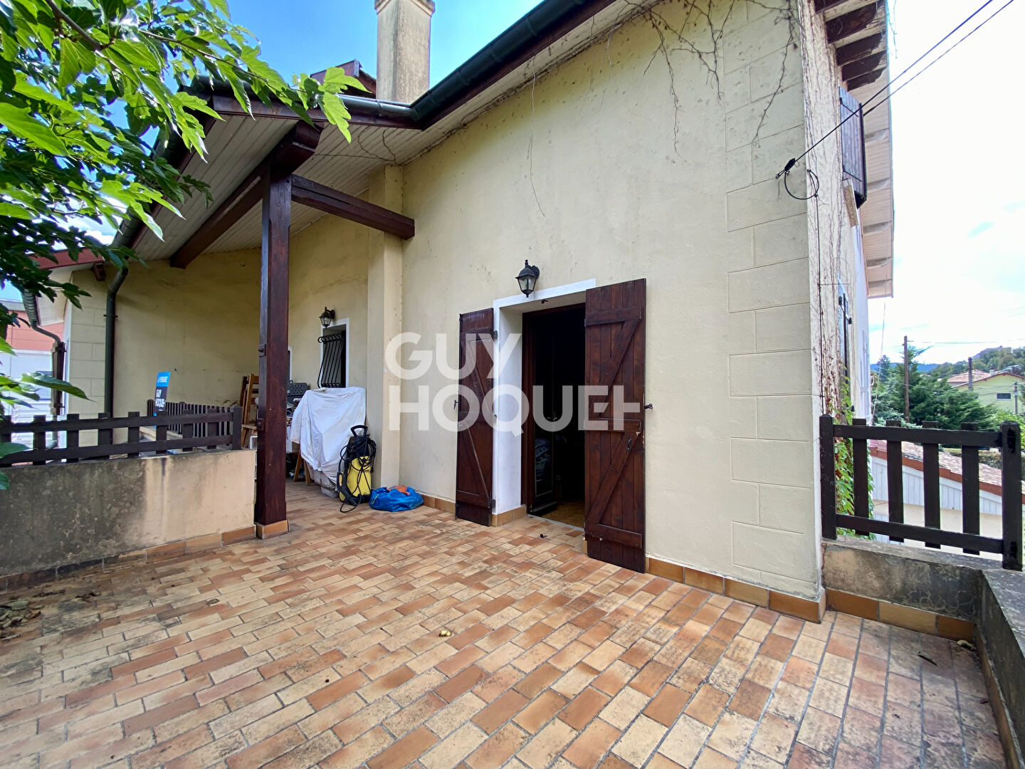 Maison à rafraichir de 118 m² à Givors, proche écoles et commerces