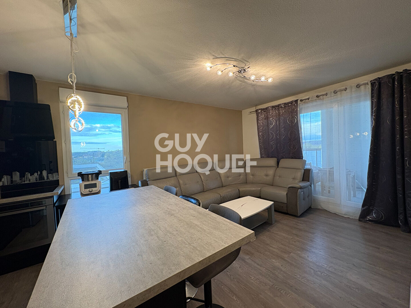 Appartement moderne / dernier étage / balcon et box fermé