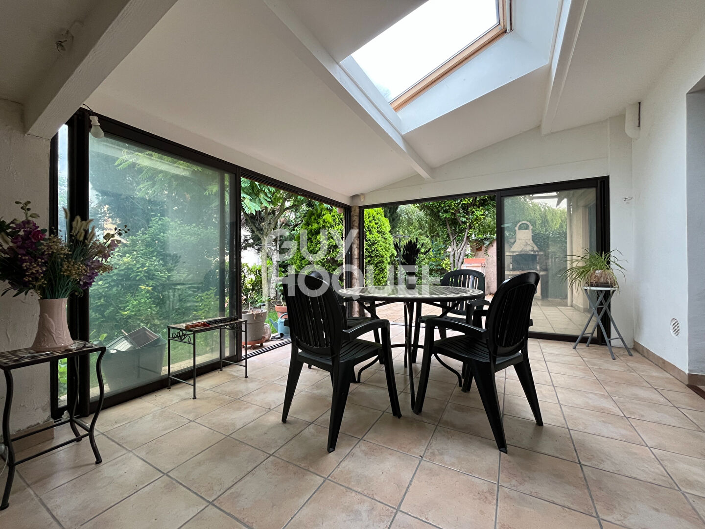 Maison 140 m²  avec jardin sans vis-à-vis, véranda et garage - secteur recherché