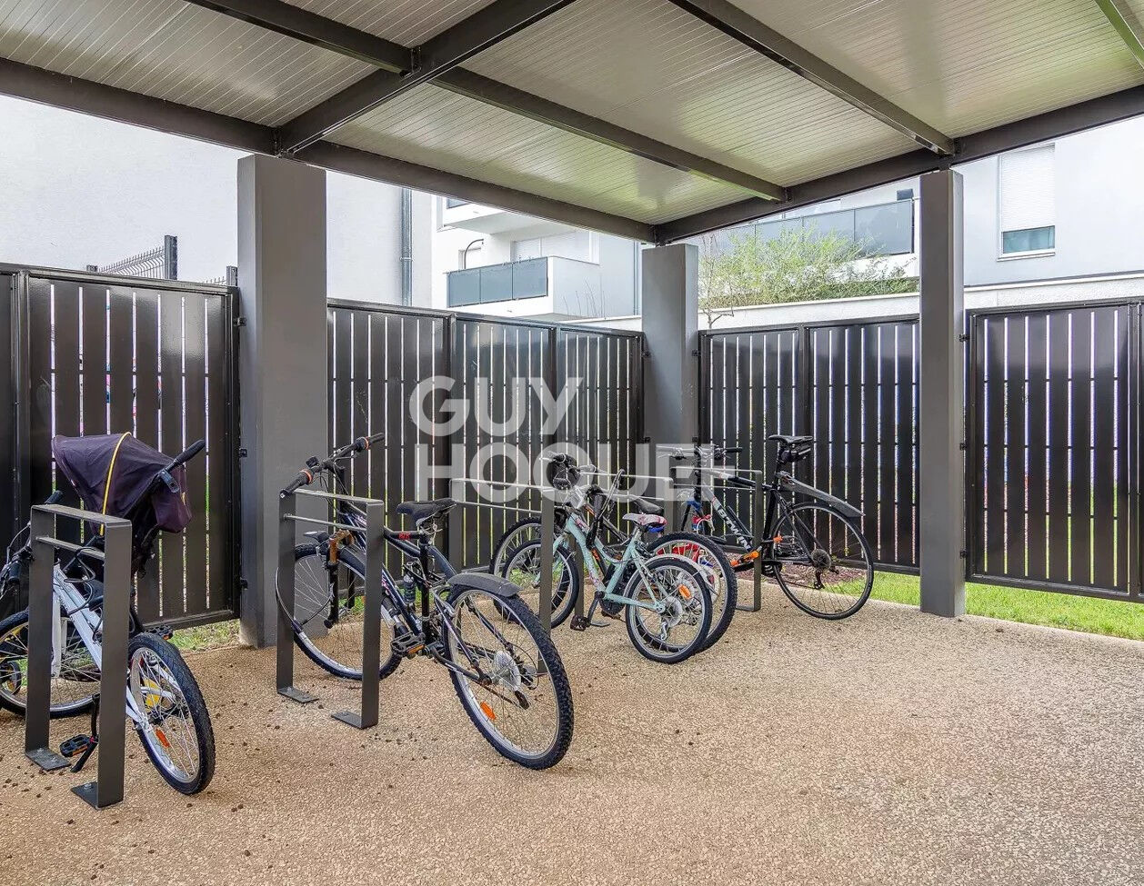 Récent appartement T3 avec balcon et box / quartier Canal