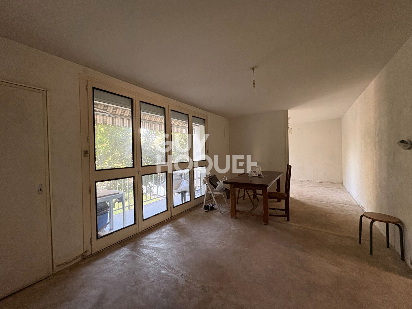 Spacieux T5 à rénover de 105,51 m² avec balcons et cave