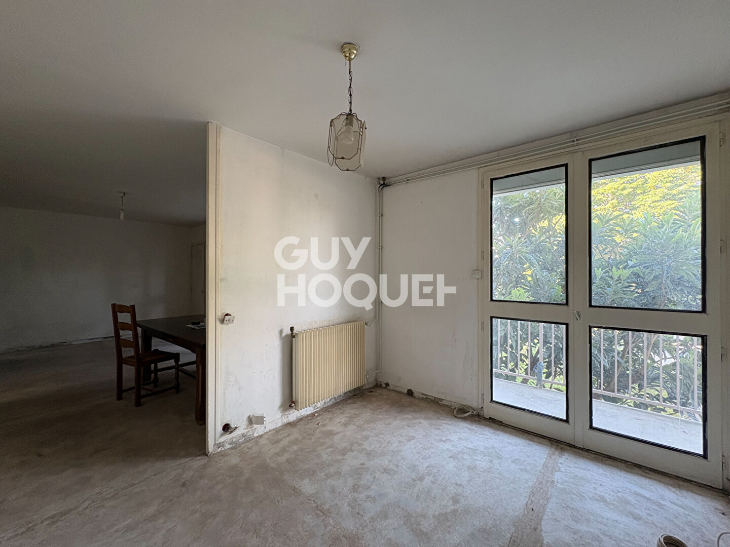 Spacieux T5 à rénover de 105,51 m² avec balcons et cave