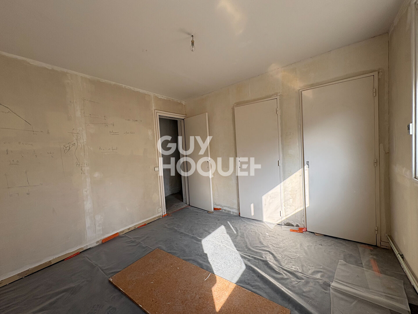 Spacieux T5 à rénover de 105,51 m² avec balcons et cave