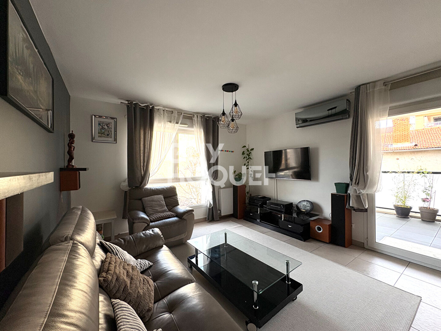 Charmant T3 lumineux avec balcon et garage en plein coeur de Givors