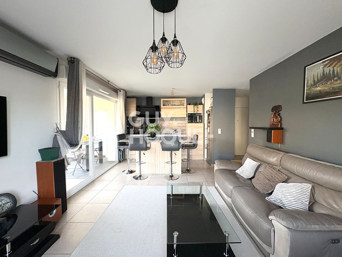 Charmant T3 lumineux avec balcon et garage en plein coeur de Givors