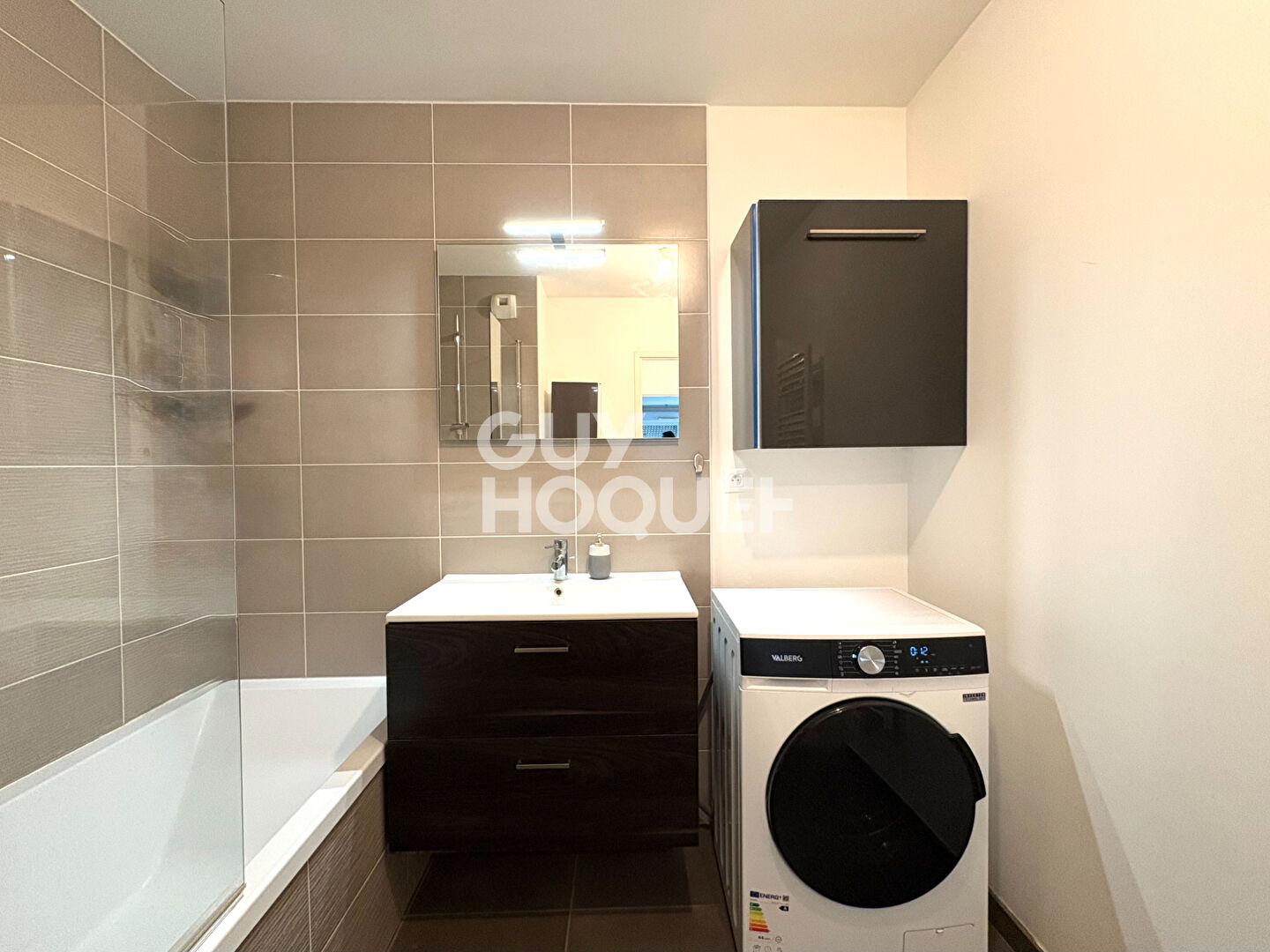 Charmant T3 lumineux avec balcon et garage en plein coeur de Givors