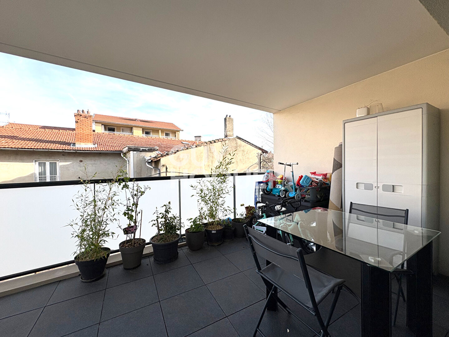 Charmant T3 lumineux avec balcon et garage en plein coeur de Givors