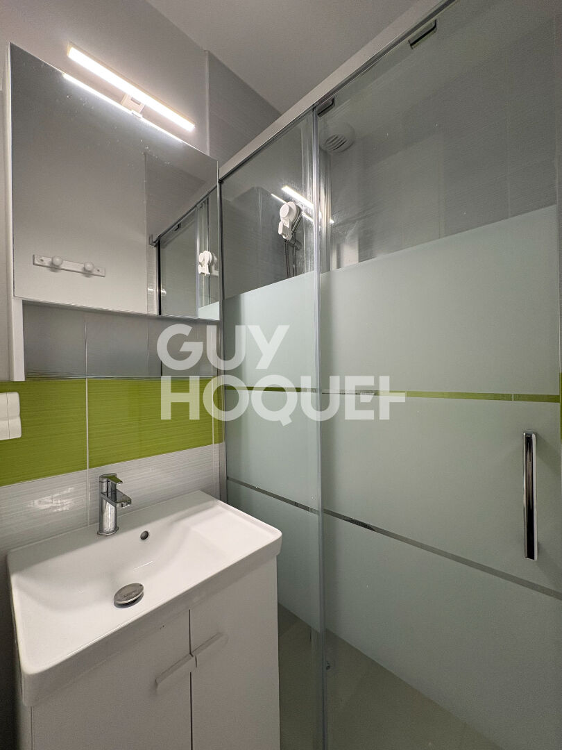 Maison lumineuse de 2019 avec jardin et garage, proche écoles et commerces