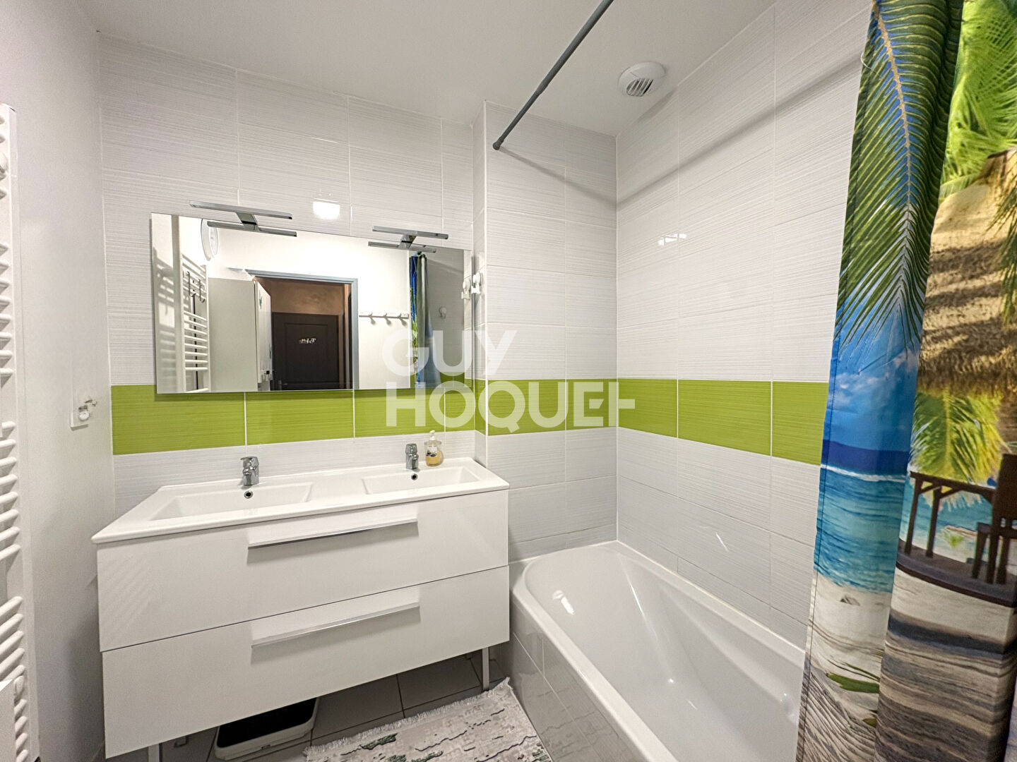 Maison lumineuse de 2019 avec jardin et garage, proche écoles et commerces