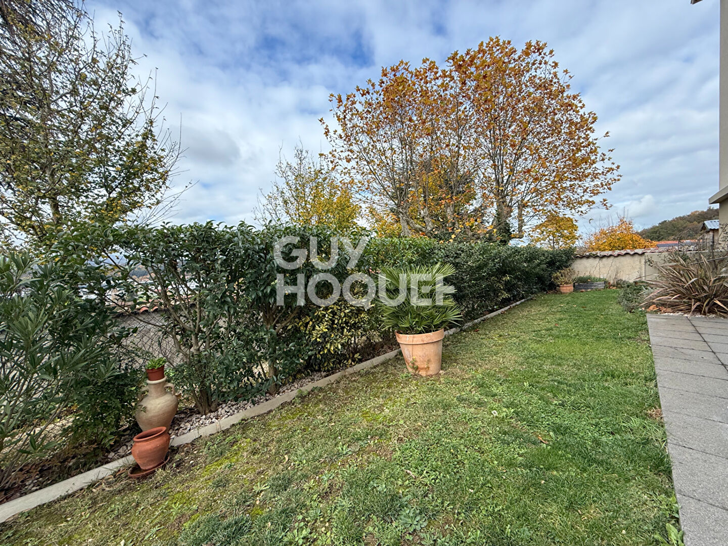 Rare Vourles centre Appartement  rez-de-jardin 4 pièces 93.14 m2