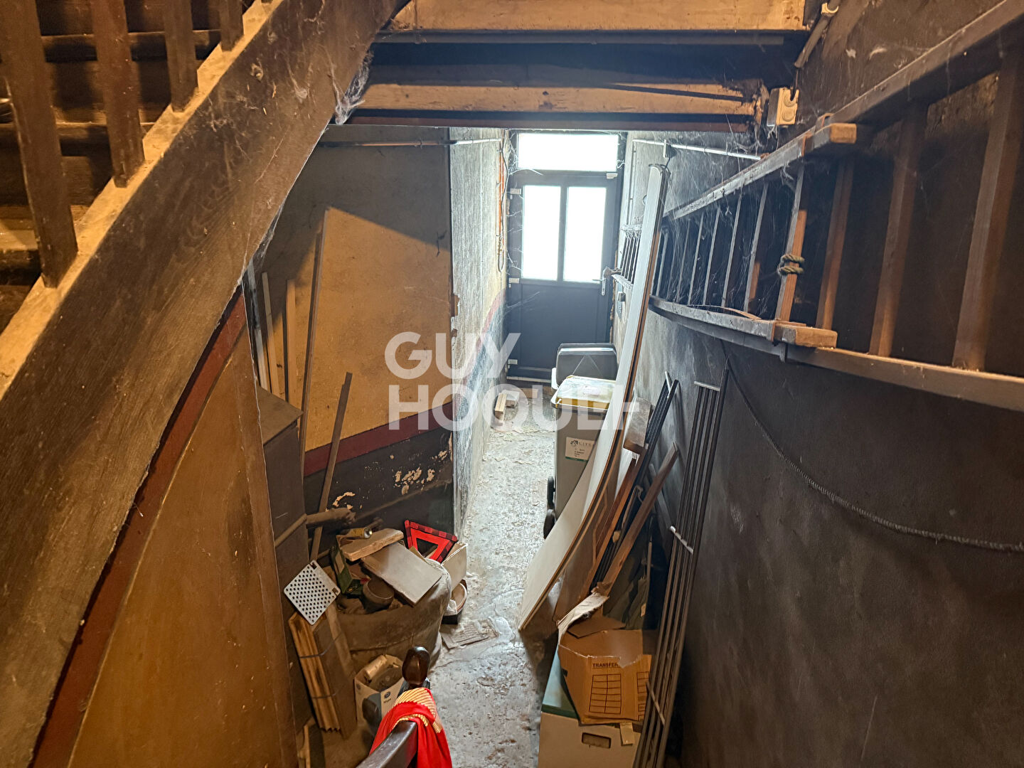 Maison de ville a rénover avec 1658m² de terrain à Givors 9 pièce 160 m2