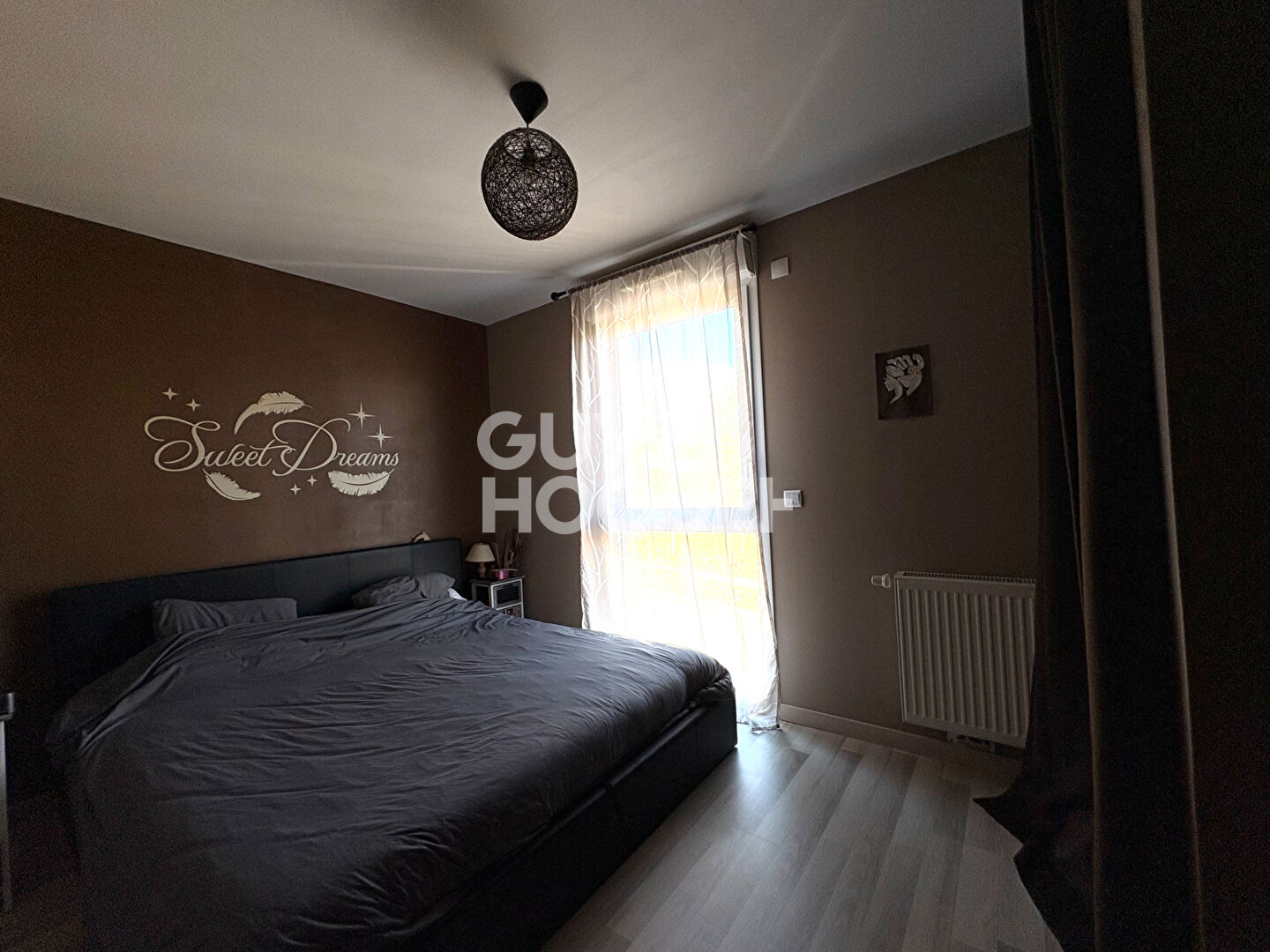 Maison récente avec 3 chambres, garage et terrain arboré et plat - DPE B