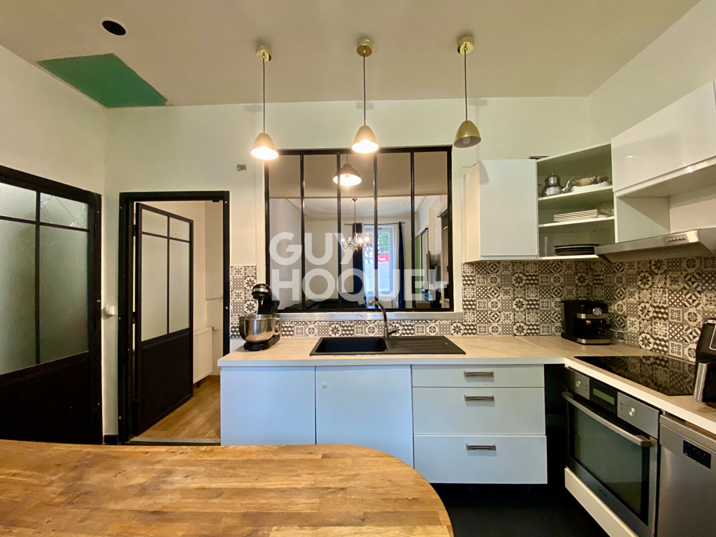 Appartement T4 traversant en rez-de-chaussée avec grande terrasse dans le centre-ville de Givors