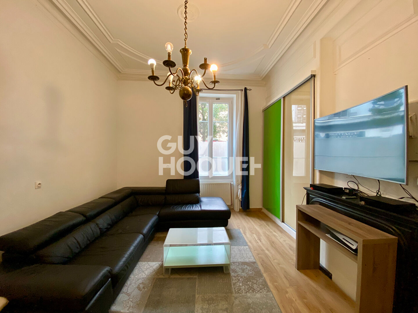 Appartement T4 traversant en rez-de-chaussée avec grande terrasse dans le centre-ville de Givors