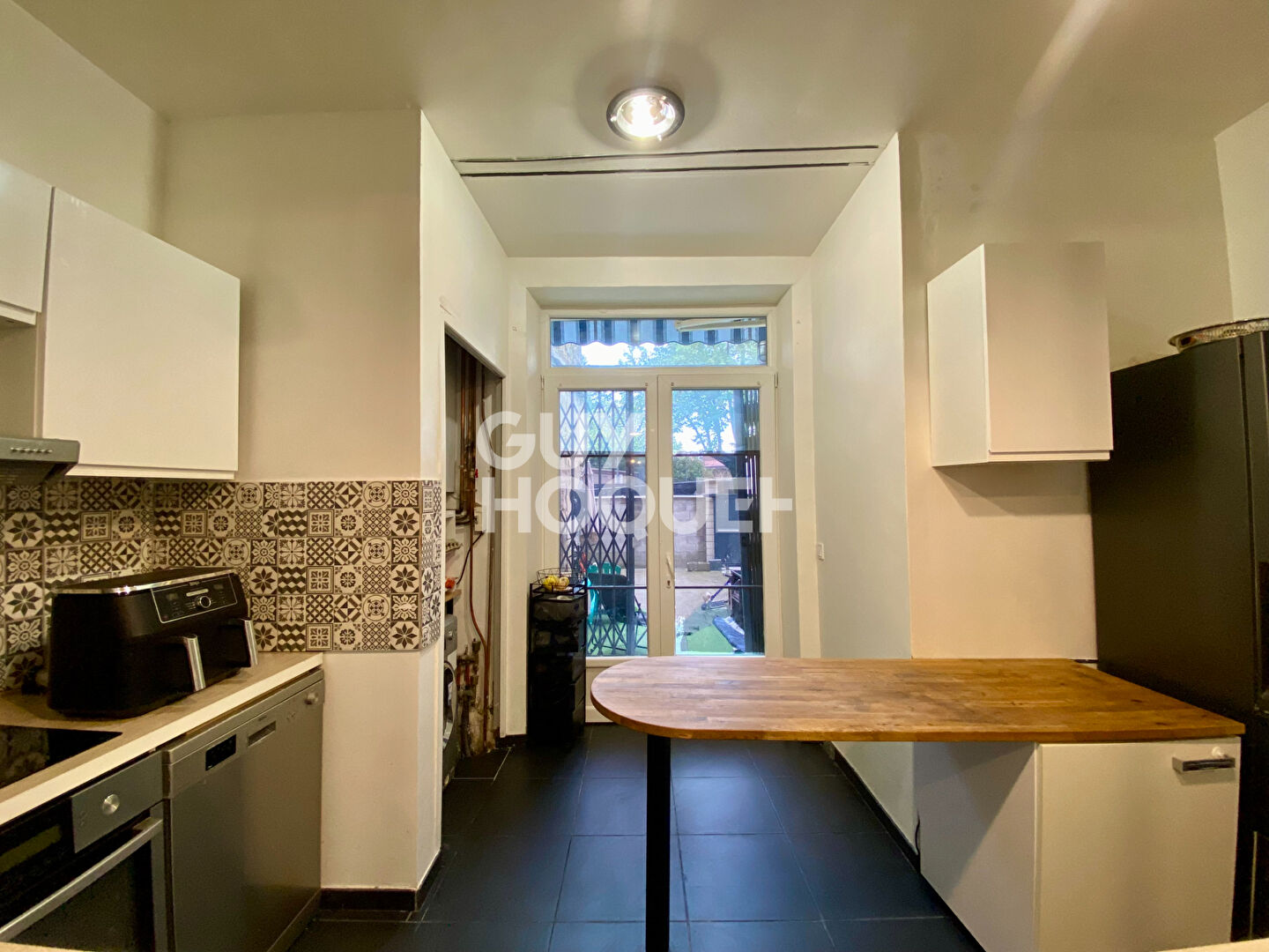 Appartement T4 traversant en rez-de-chaussée avec grande terrasse dans le centre-ville de Givors