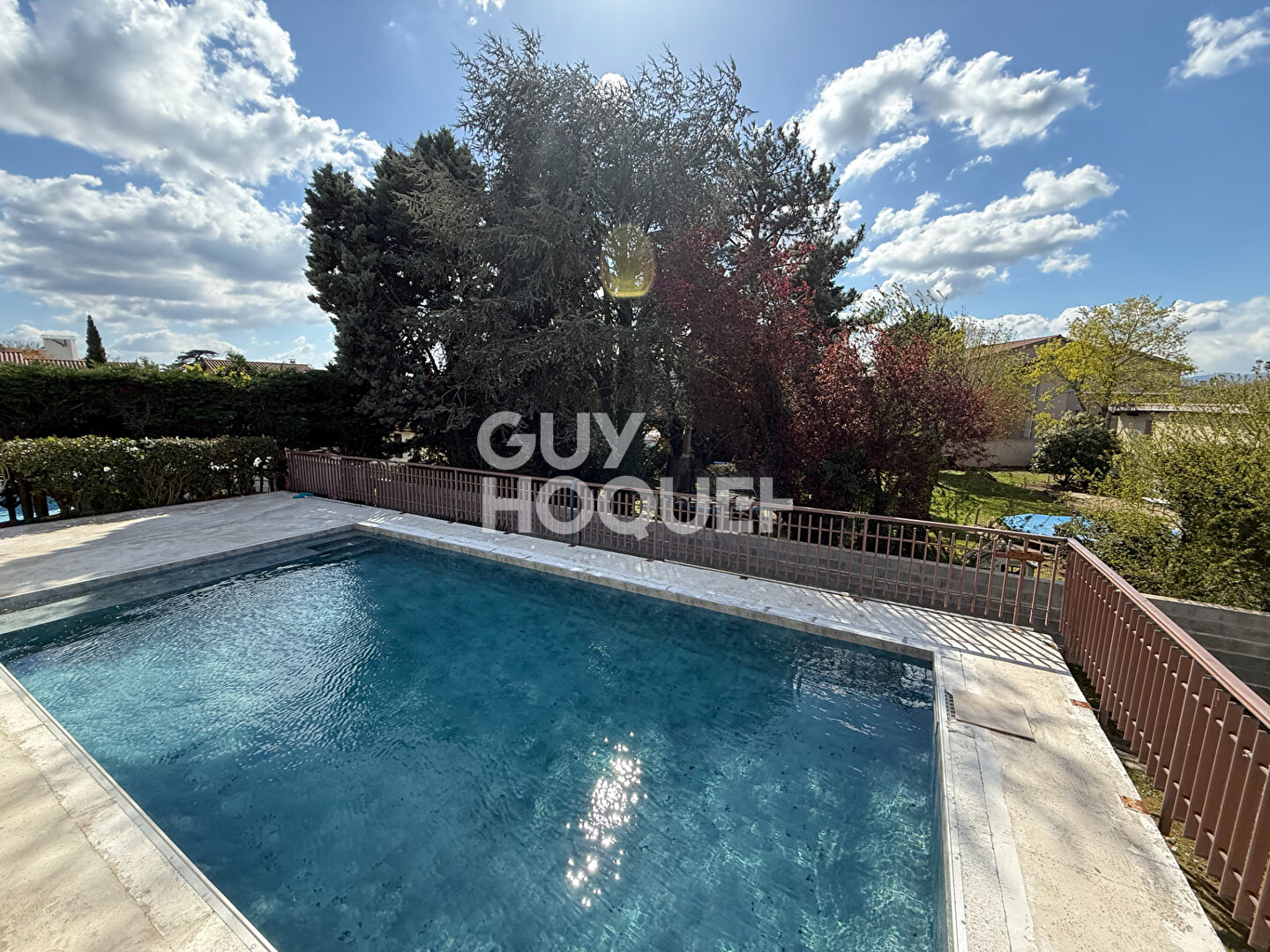 Maison familiale à Millery proche du centre avec grand jardin et piscine