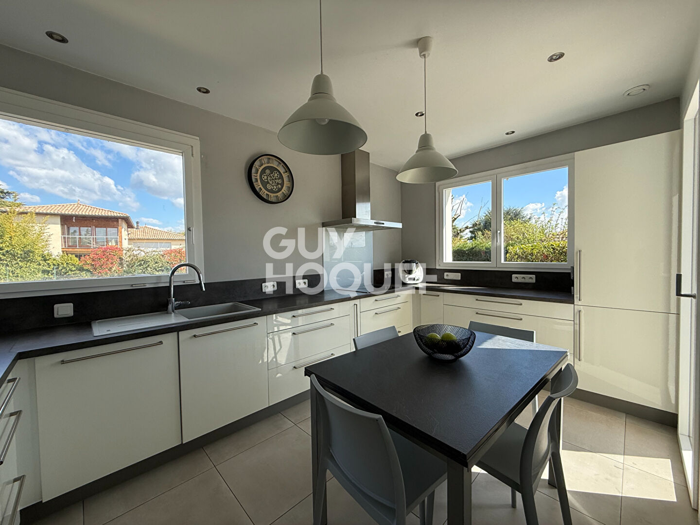 Maison familiale à Millery proche du centre avec grand jardin et piscine