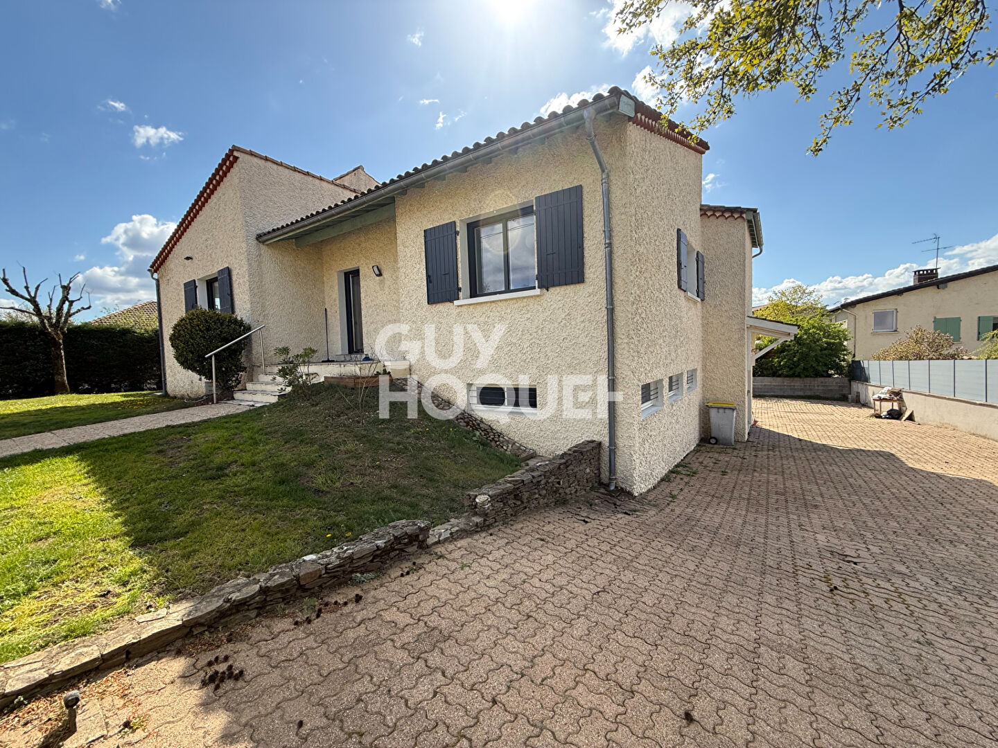 Maison familiale à Millery proche du centre avec grand jardin et piscine