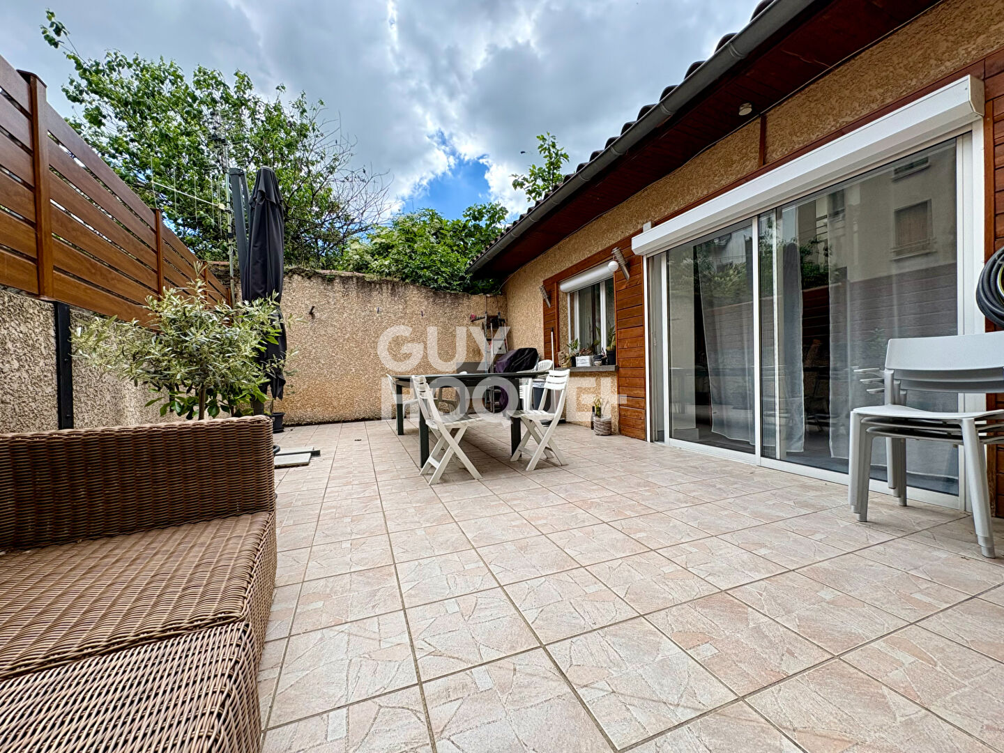 Appartement esprit loft T4 avec terrasse et garage double - coeur de ville