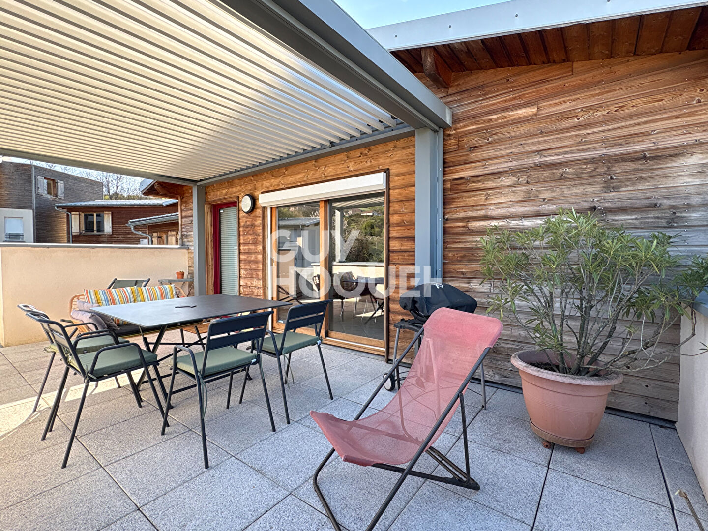 Appartement T4 climatisé de 95m² dernier étage avec terrasse et garage double - Loire-sur-Rhône Clos de Beauregard