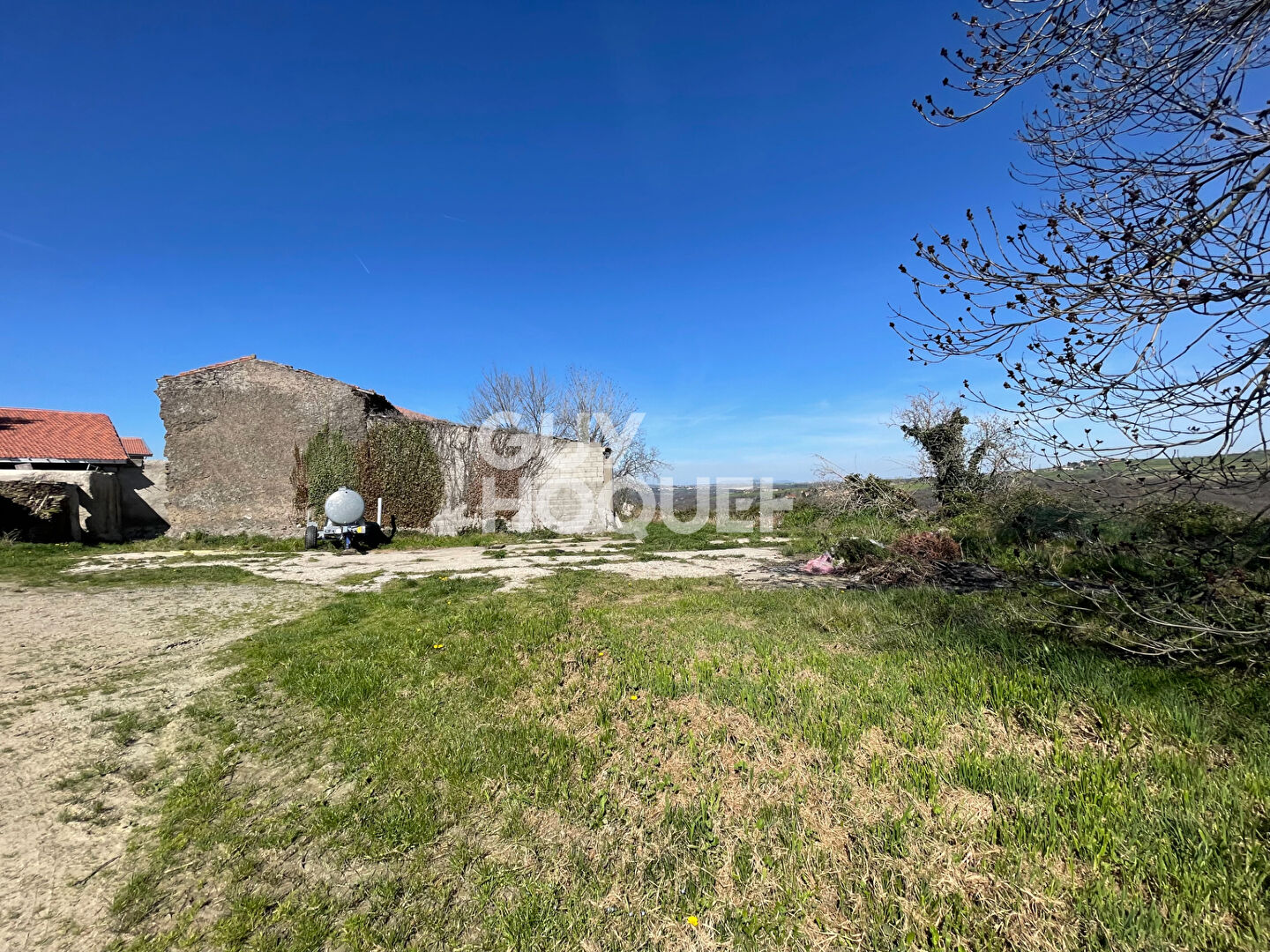 Terrain avec vue de 1045 m² pour une maison de 150 m²