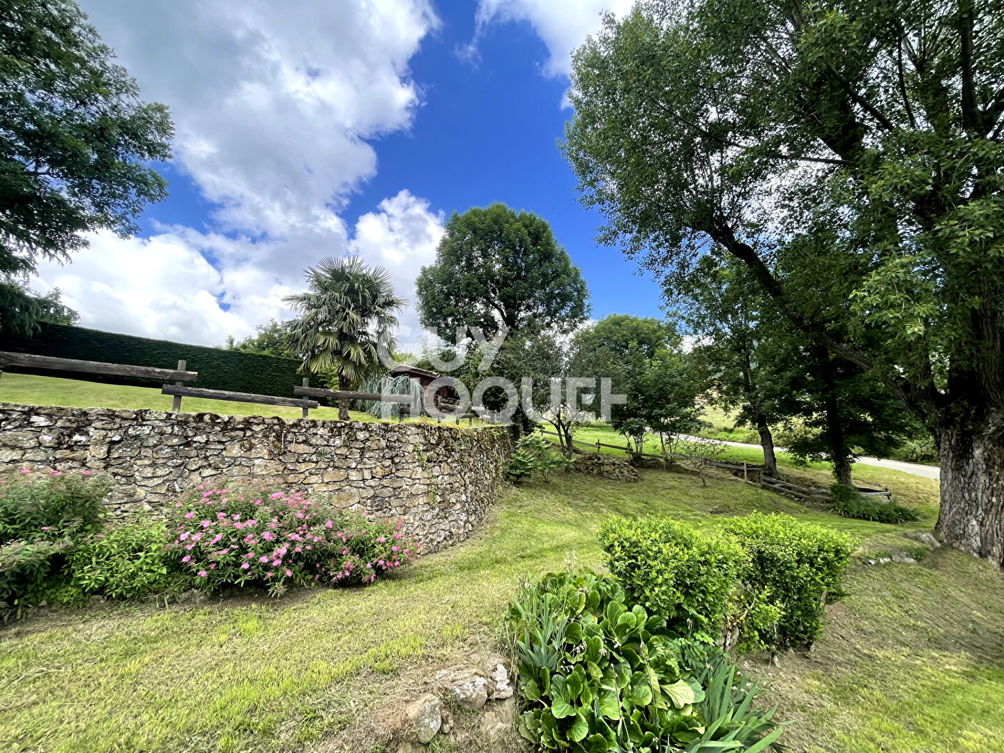 Maison en pierre sur une parcelle de 1680 m²
