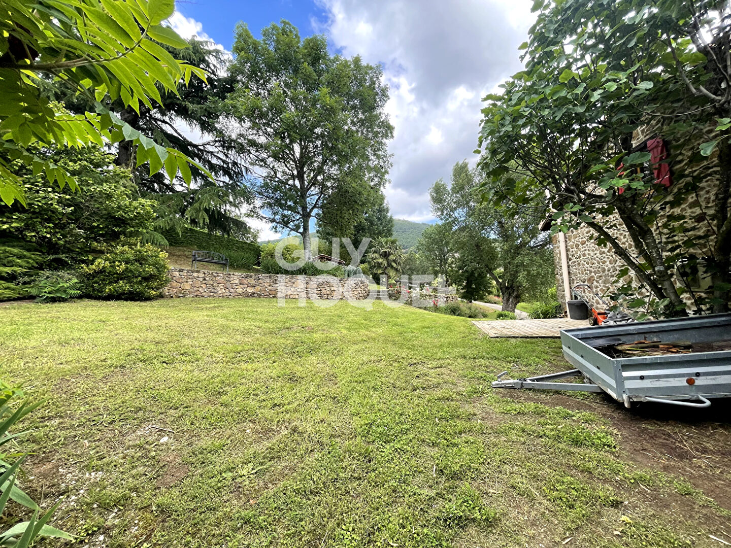 Maison en pierre sur une parcelle de 1680 m²