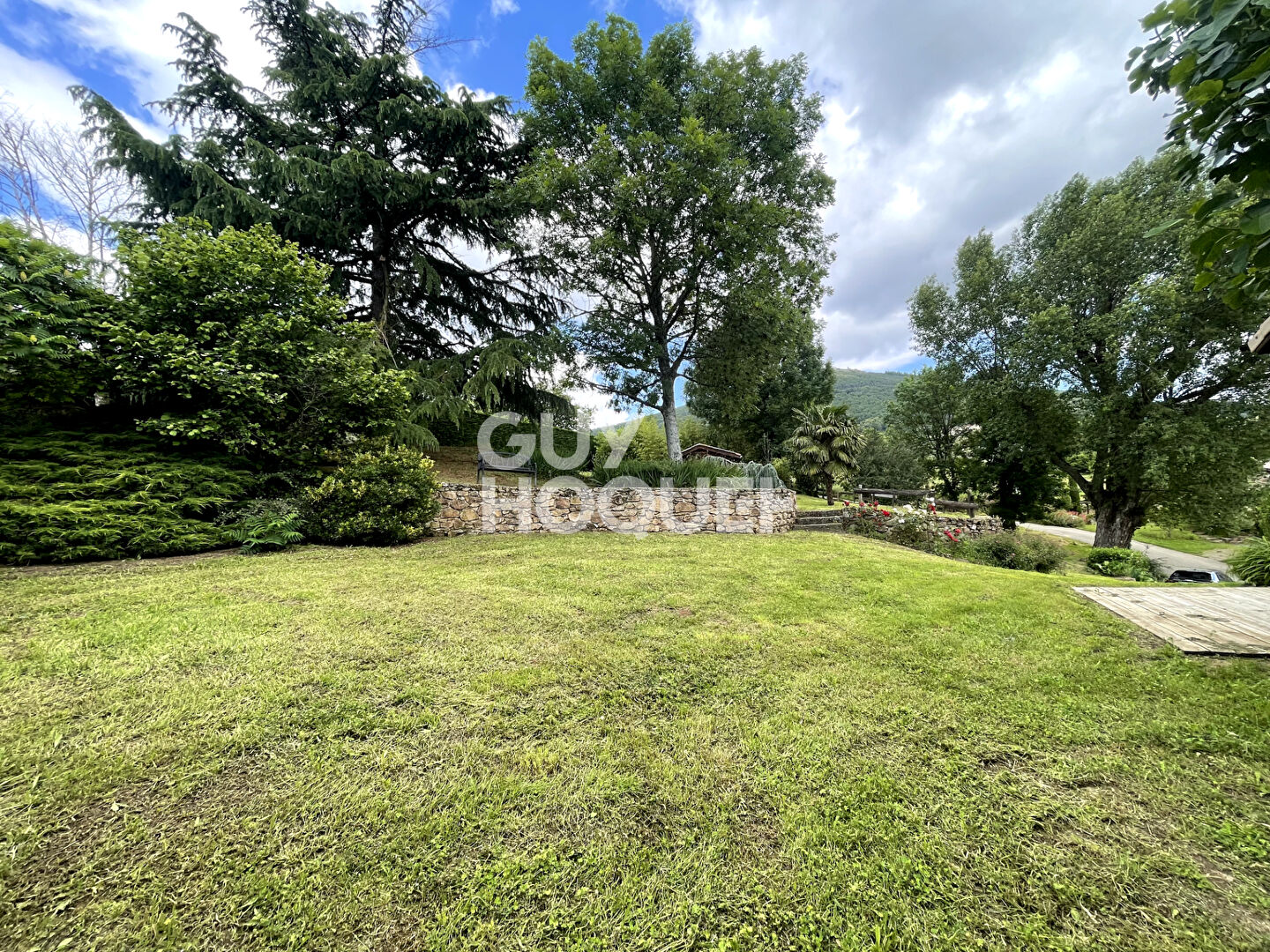 Maison en pierre sur une parcelle de 1680 m²