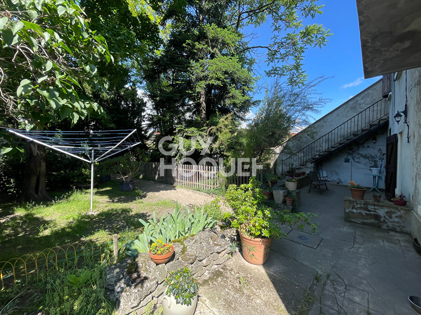 A proximité du centre ! Jolie maison avec jardin bucolique