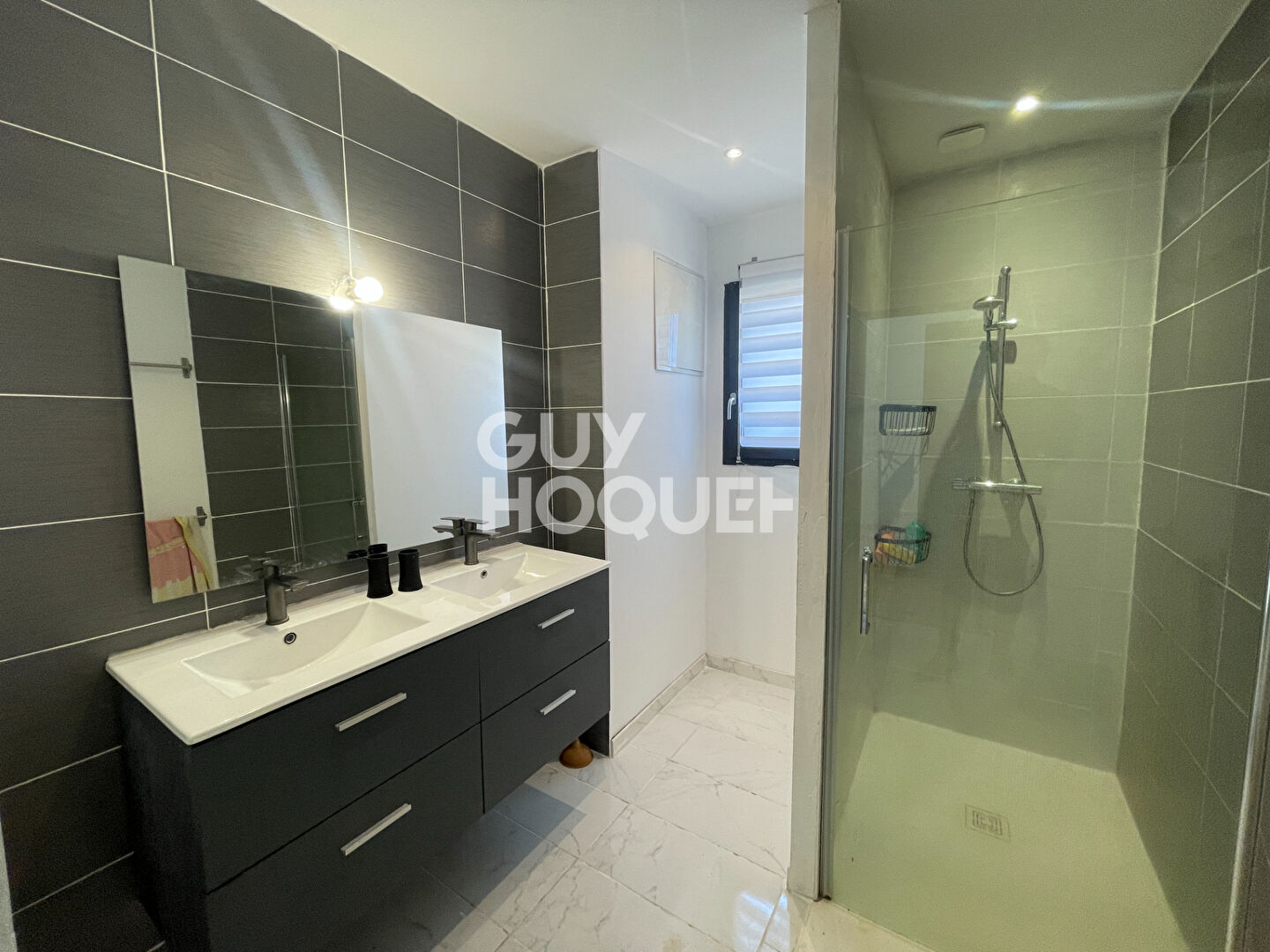 Maison de 2021 avec jardin et rooftop.