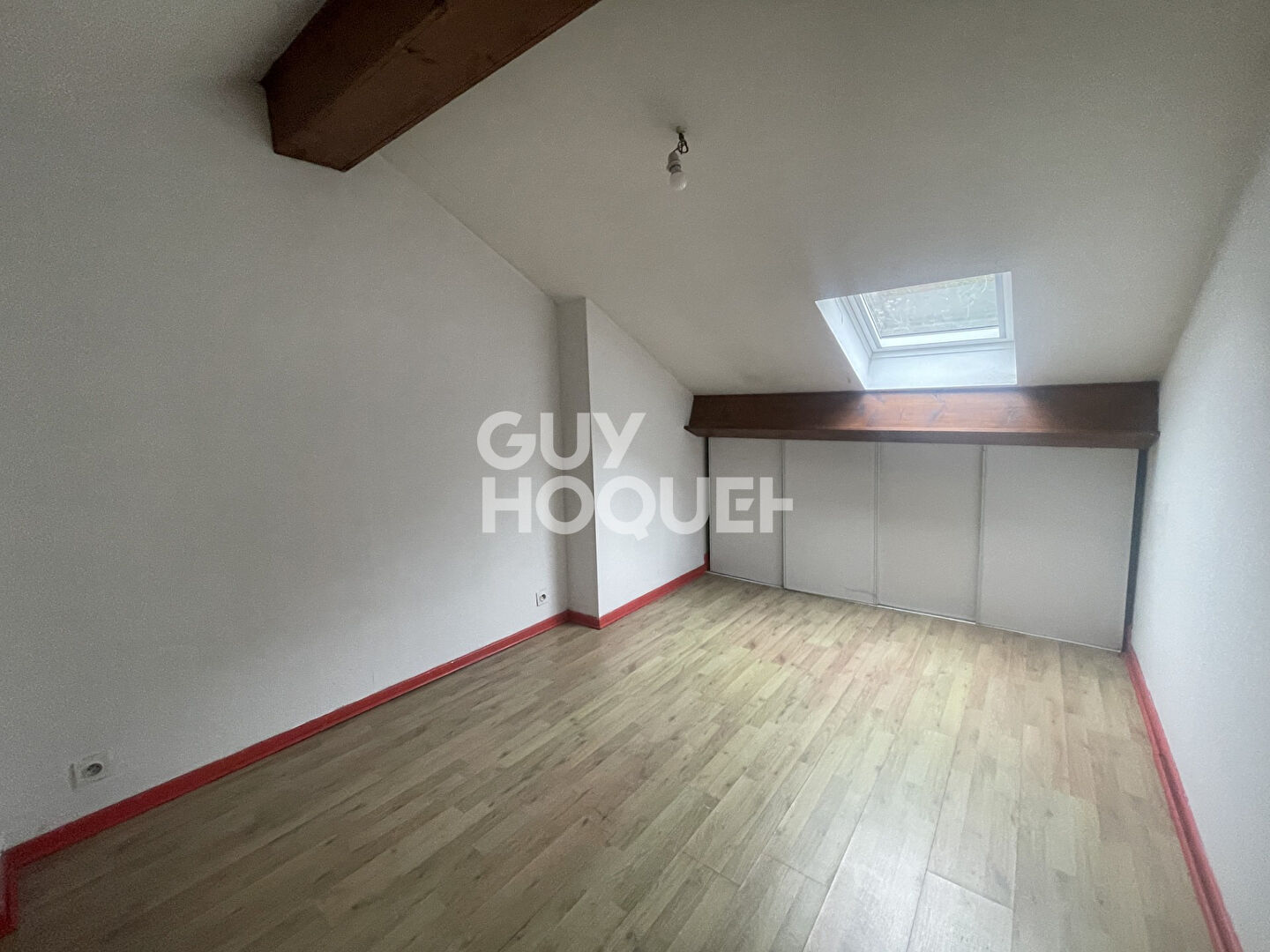 Appartement T4 au dernier étage tout proche de la gare.