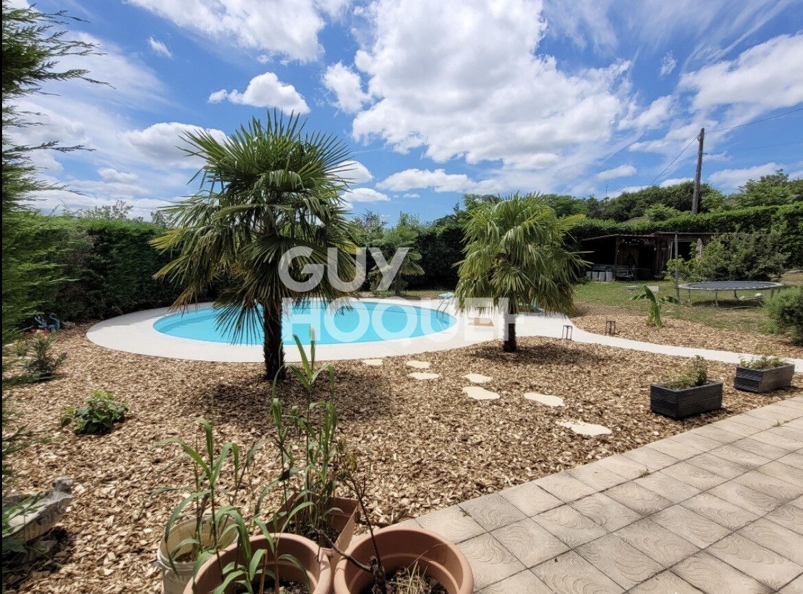 Maison familiale avec piscine, terrain de 1503 m²
