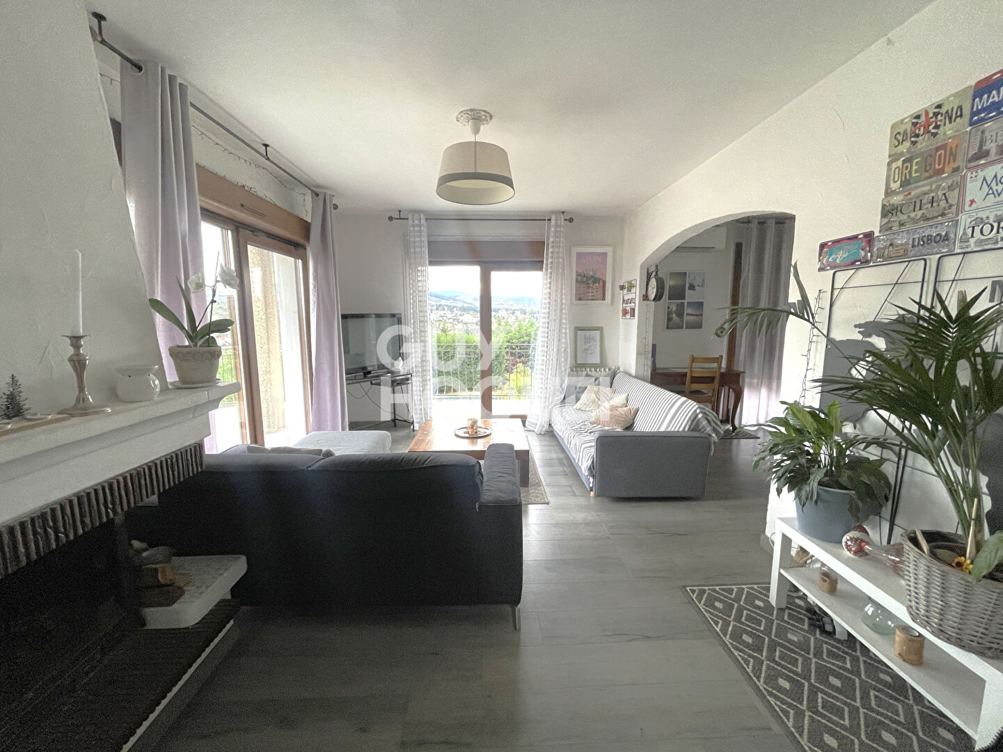 Maison familiale avec piscine, terrain de 1503 m²