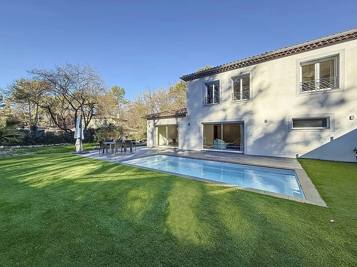 Belle villa neuve jumelée de 110 M² avec piscine à Roquefort-les-Pins