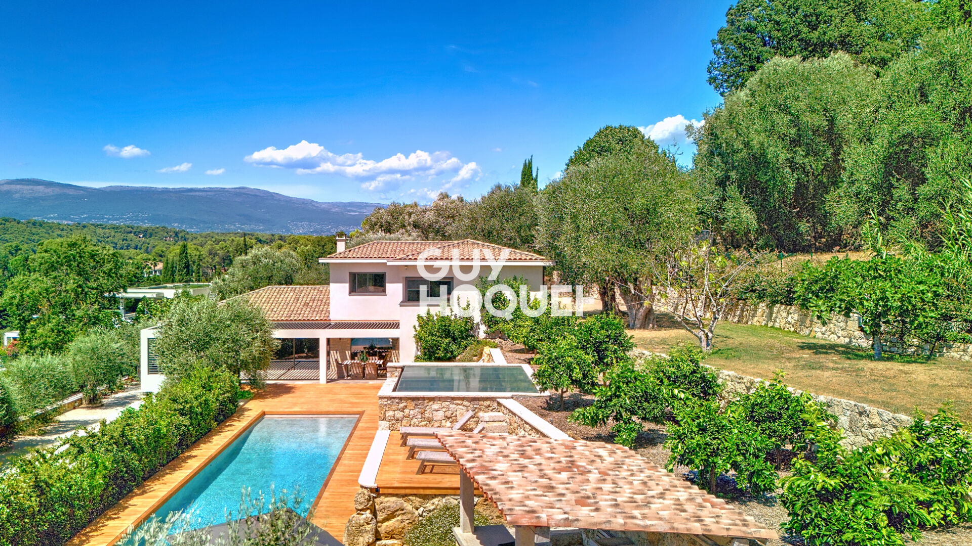 Mougins - À deux pas du Royal Mougins Golf, une propriété confidentielle aux finitions d'exception