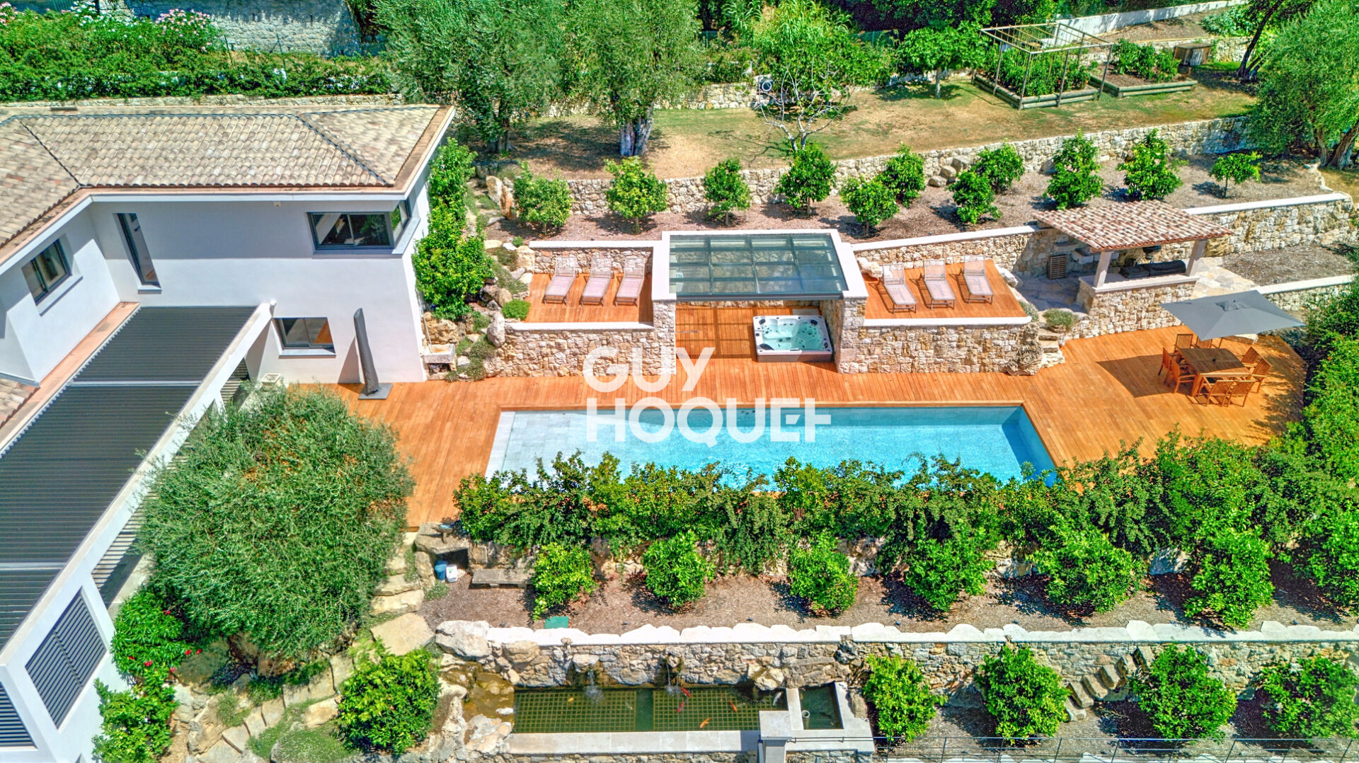 Mougins - À deux pas du Royal Mougins Golf, une propriété confidentielle aux finitions d'exception