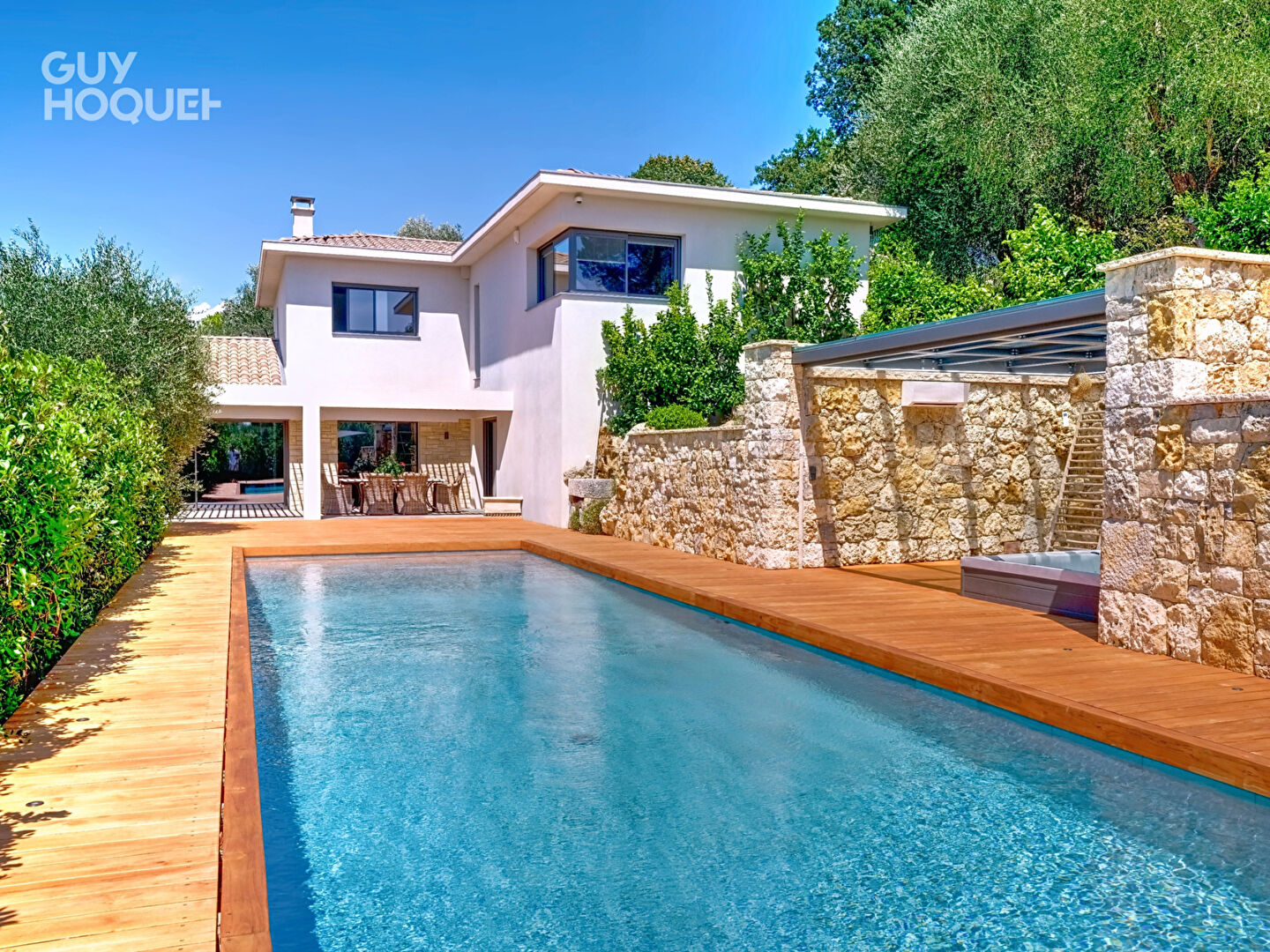 Mougins - À deux pas du Royal Mougins Golf, une propriété confidentielle aux finitions d'exception