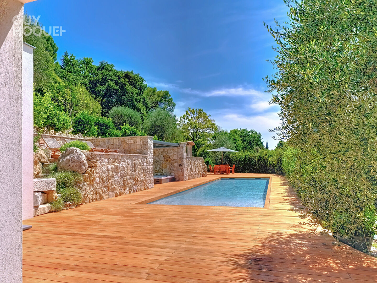 Mougins - À deux pas du Royal Mougins Golf, une propriété confidentielle aux finitions d'exception