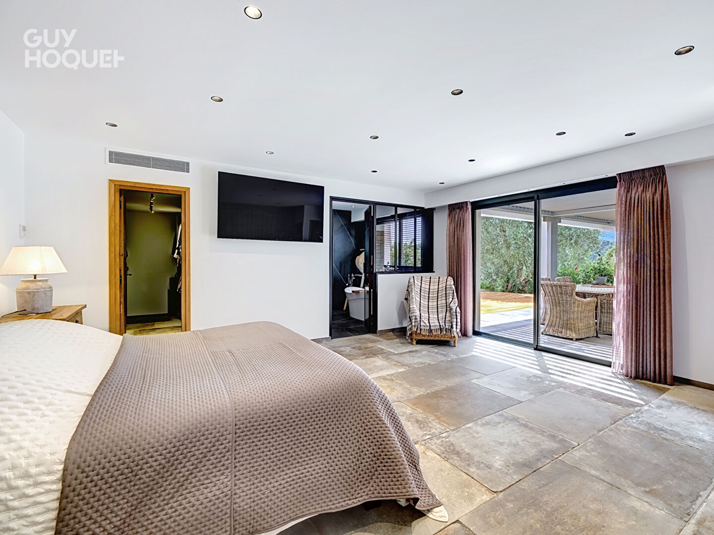 Mougins - À deux pas du Royal Mougins Golf, une propriété confidentielle aux finitions d'exception